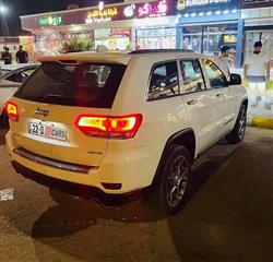 جیپ گراند شیرۆکی